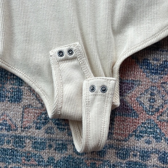 Abercrombie cream bodysuit. Size Small. Excellent condition. - Picture 4 of 4